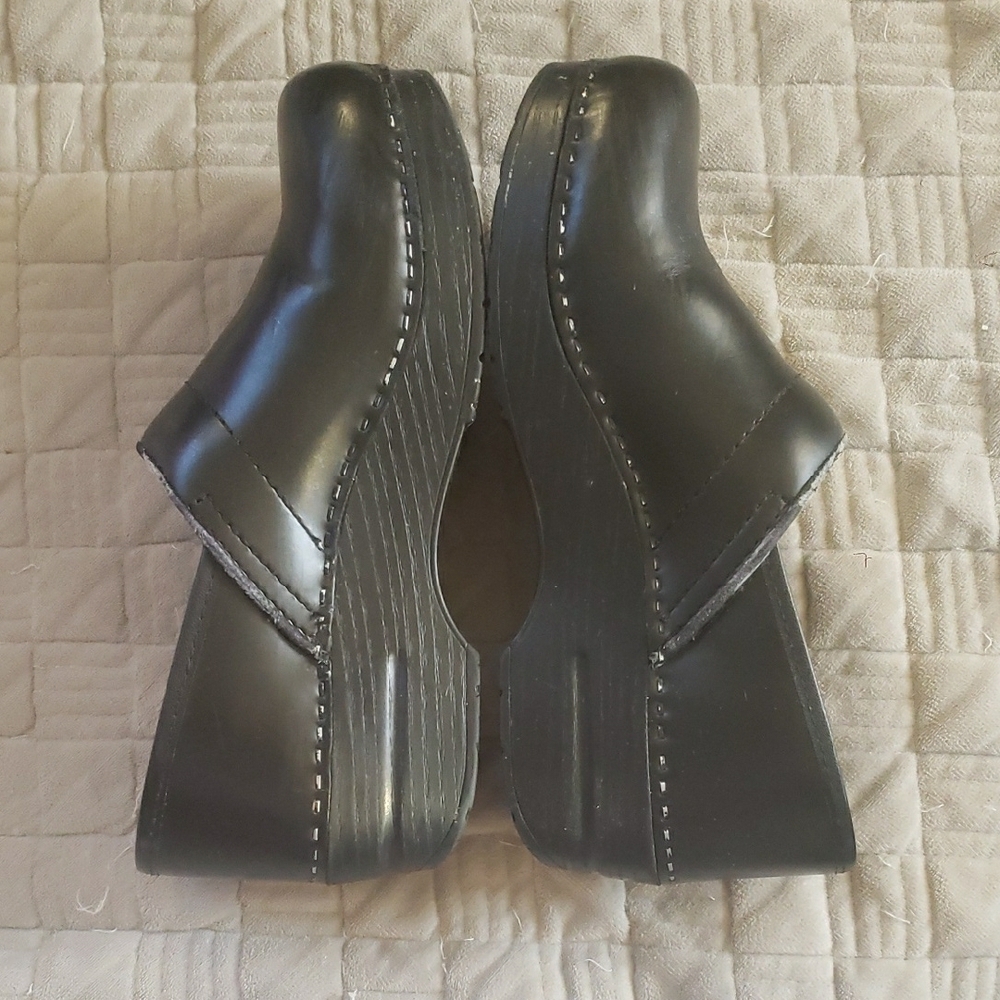 Black Clogs - Picture 4 of 7